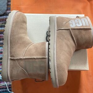 Ugg Classic Mini w/ Rubber Logo